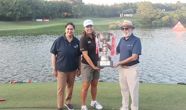 Dr Pawan Munjal and Shannon Tan of singapore during the prize giving ceremony