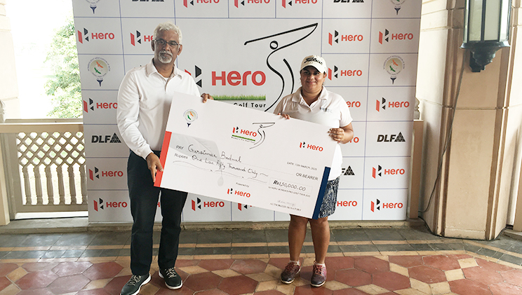 gursimar badwal recieving winner's cheque