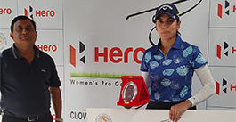 Gaurika Bishnoi, winner of the 8th Leg of the Hero WPG Tour, gets her prize from Austin Roach, Director Clover Greens